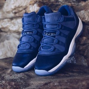 blue moon retro 11